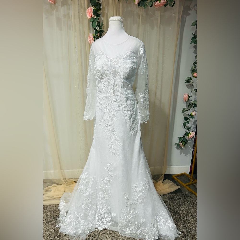 Elegant White Lace Wedding Dress with Open Back and lace train